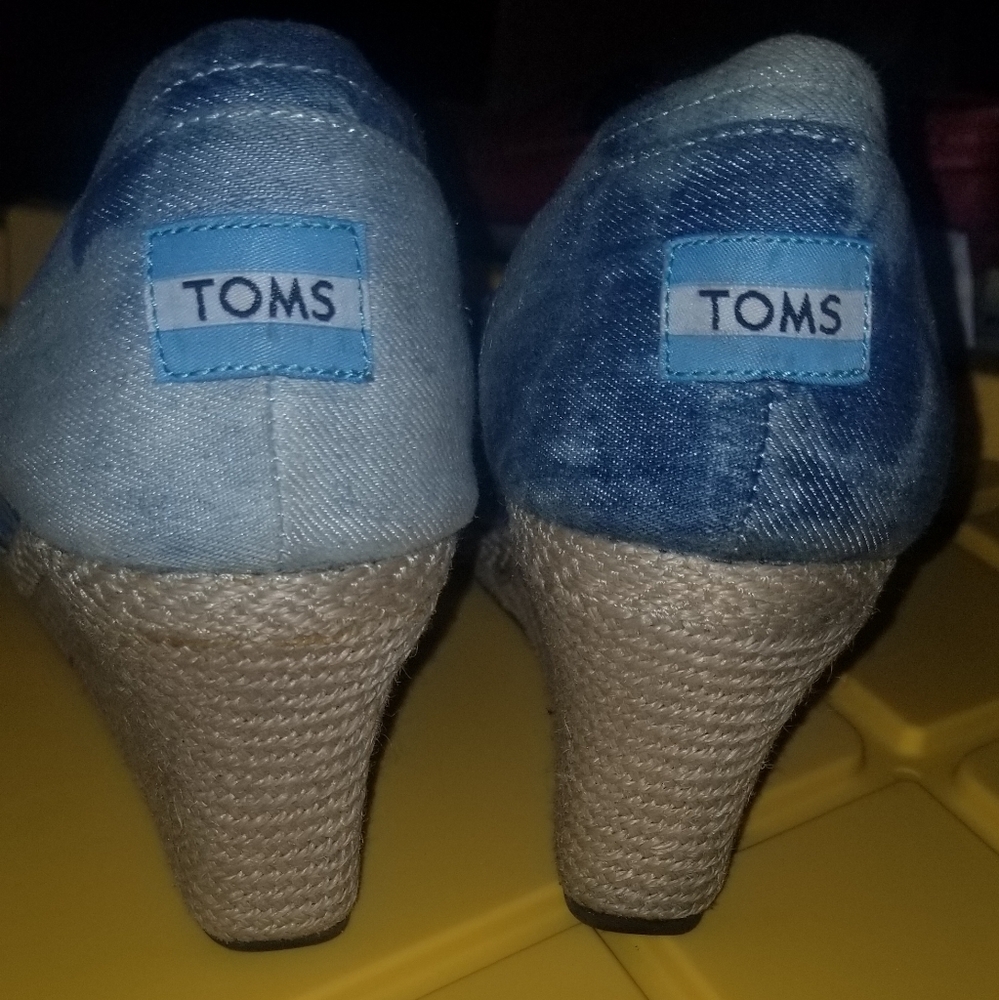 TOMS - Picture 3 of 12